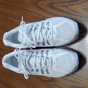 Mens Nike AirMax like new.